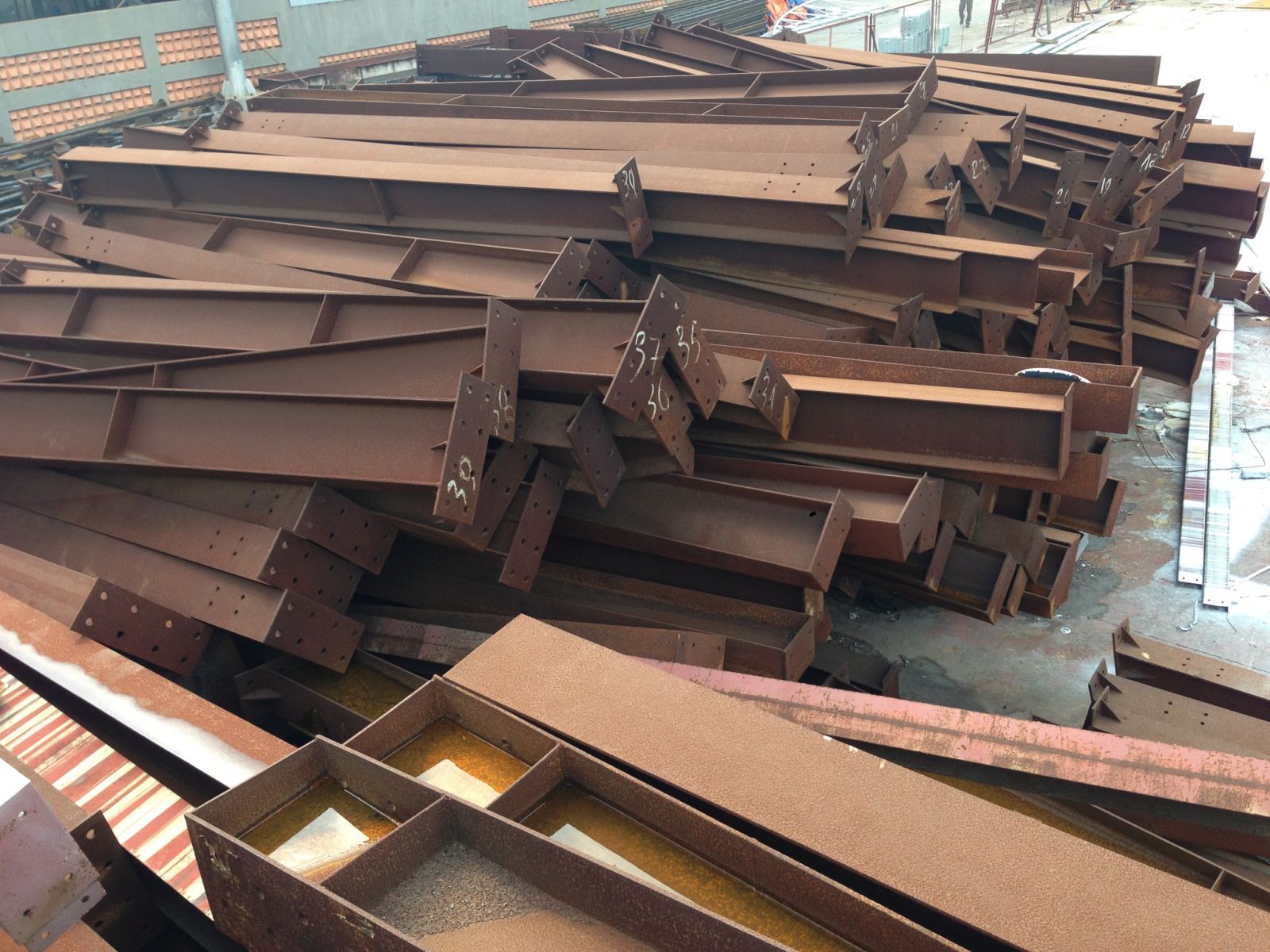 Giá phế liệu sắt trên thị trường phụ thuộc vào nhiều yếu tố